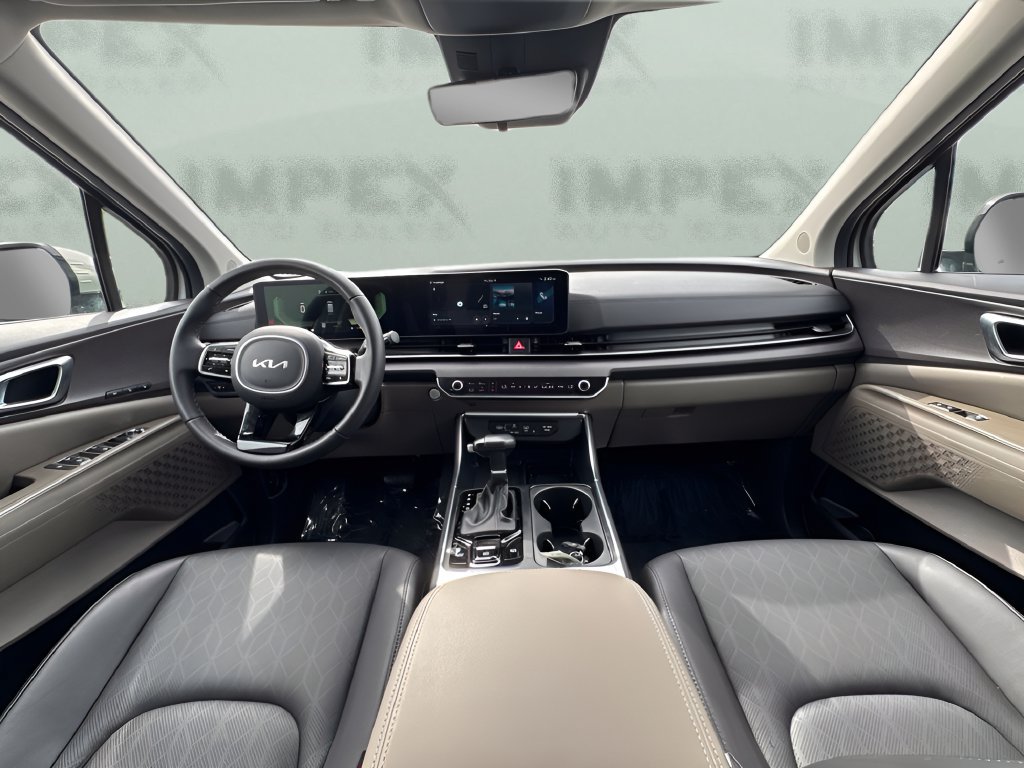 Used 2025 Kia Carnival EX FWD image 13