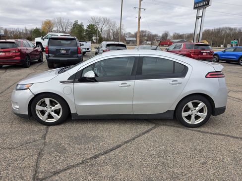 Used 2013 Chevrolet Volt w/ Comfort Package FWD image 2