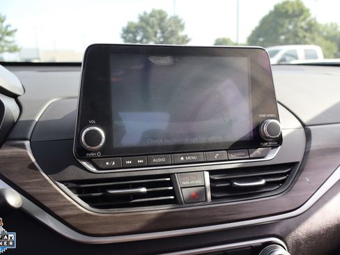 Used 2025 Nissan Altima 2.5 SV FWD image 21