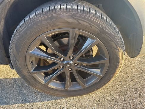 Used 2019 Ford Explorer XLT w/ Equipment Group 202A image 7