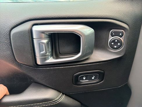 Used 2021 Jeep Wrangler Unlimited Sahara w/ Cold Weather Group AWD/4WD image 23