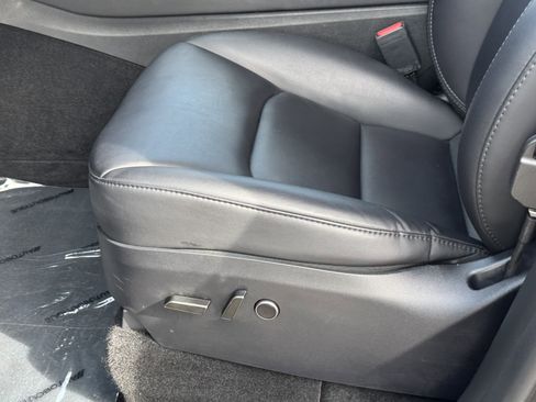 Used 2024 Tesla Model Y 2WD image 9