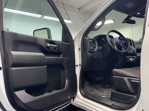 Used 2022 Chevrolet Silverado 2500 Custom w/ Custom Value Package AWD/4WD image 11