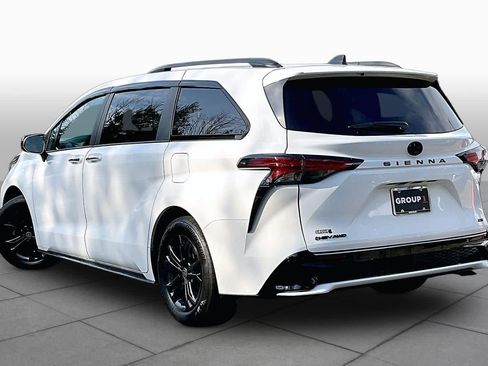 Used 2026 Toyota Sienna XSE AWD/4WD image 12