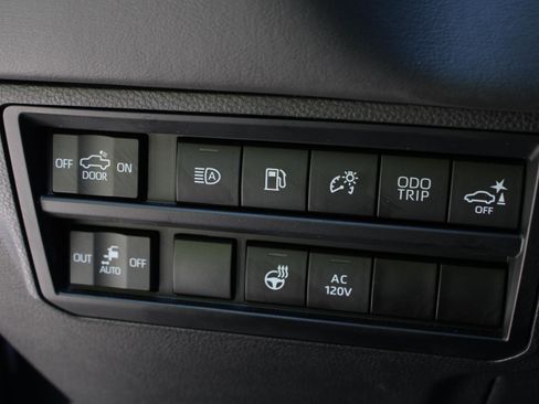 Used 2024 Toyota Tundra Platinum AWD/4WD image 9
