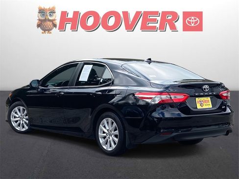 Used 2019 Toyota Camry LE image 5