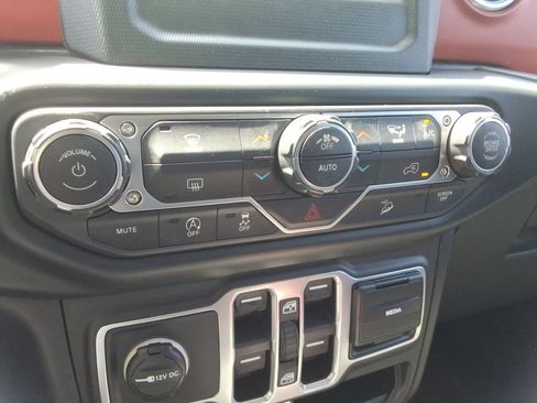 Used 2018 Jeep Wrangler Unlimited Rubicon AWD/4WD image 34