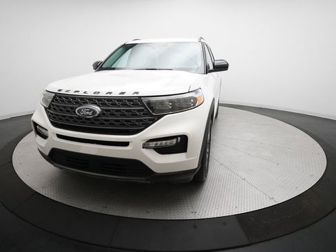 Used 2024 Ford Explorer XLT w/ Equipment Group 202A image 12