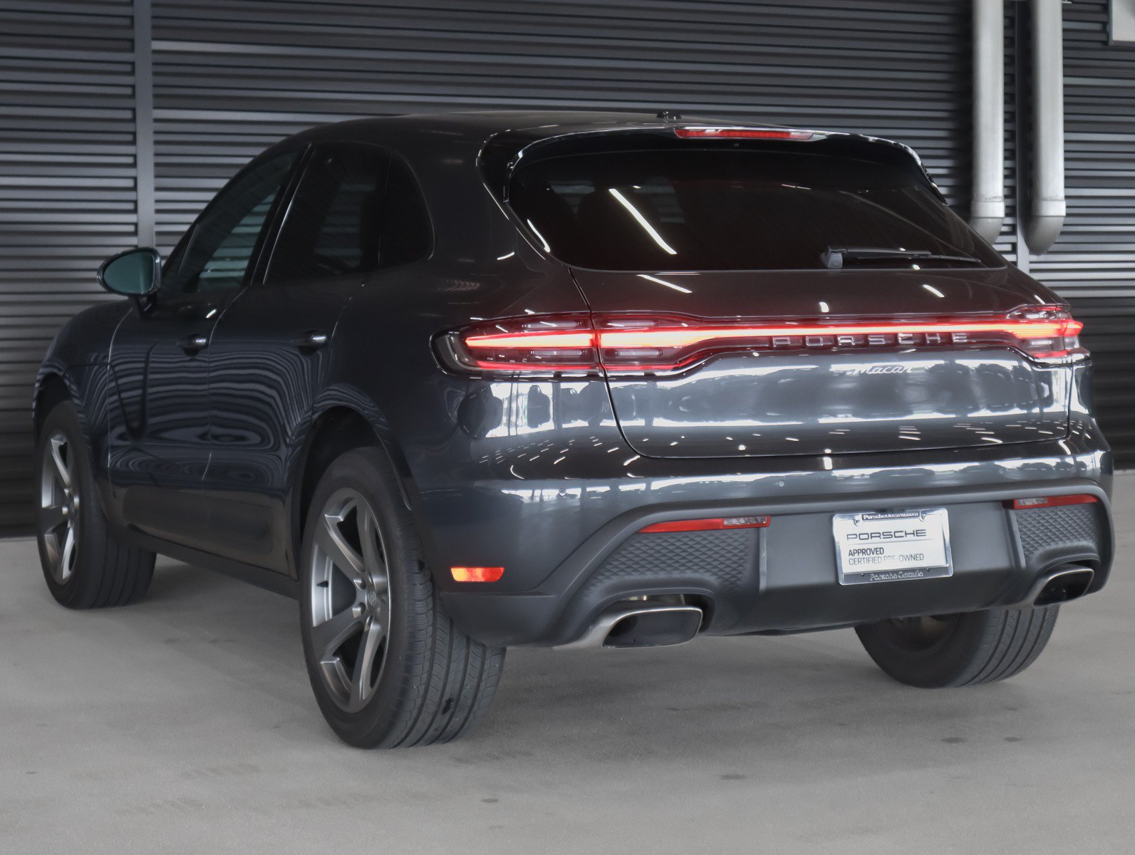 Certified 2024 Porsche Macan AWD/4WD image 3
