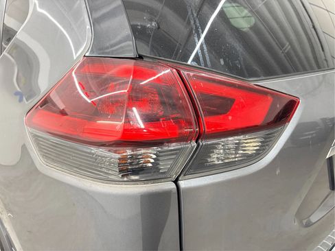 Used 2018 Nissan Rogue SV AWD/4WD image 32