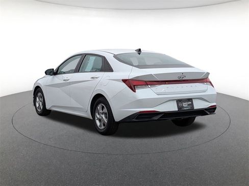 Used 2021 Hyundai Elantra SE image 7