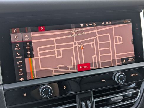 Certified 2026 Porsche Macan AWD/4WD image 18