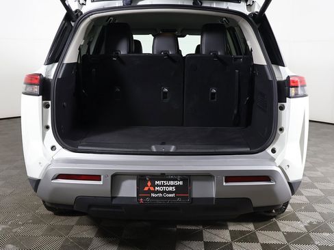 Used 2023 Nissan Pathfinder SL w/ Cargo Package image 16