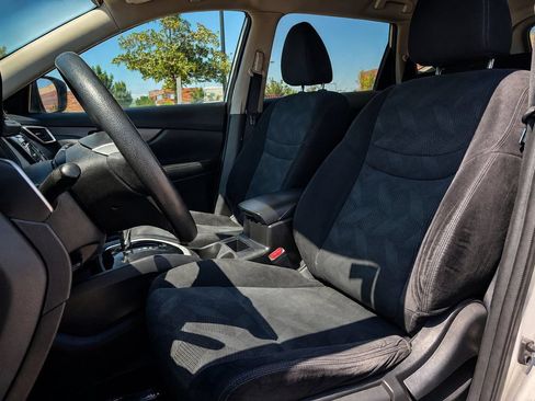 Used 2015 Nissan Rogue S w/ S Family Package FWD image 9