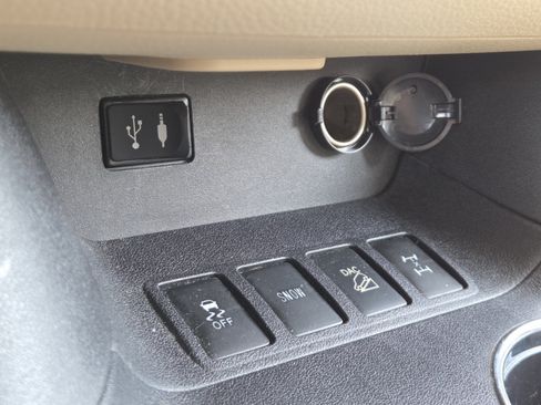 Used 2015 Toyota Highlander Limited Platinum AWD/4WD image 9