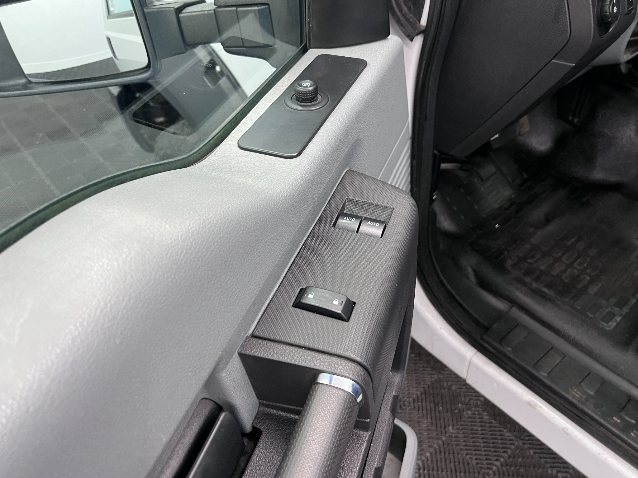 Used 2015 Ford F250 XL w/ Power Equipment Group AWD/4WD image 22