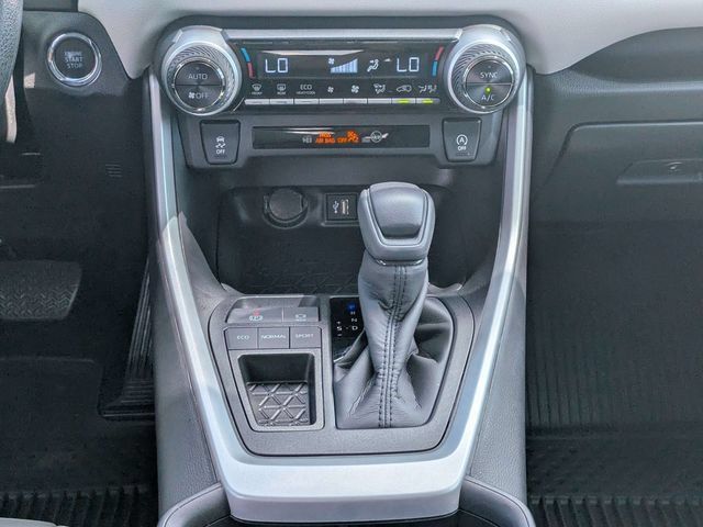 Used 2025 Toyota RAV4 XLE FWD image 18