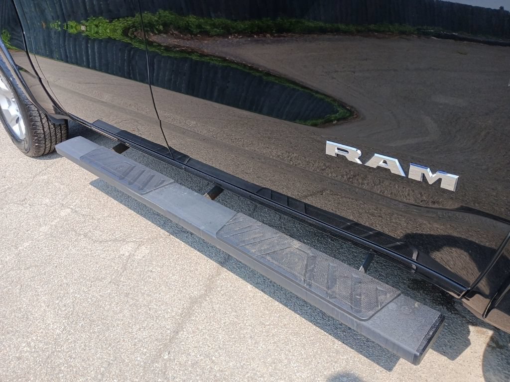 Used 2025 RAM 1500 Big Horn AWD/4WD image 32