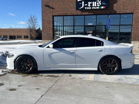 Used 2018 Dodge Charger SRT w/ Technology Group image 10