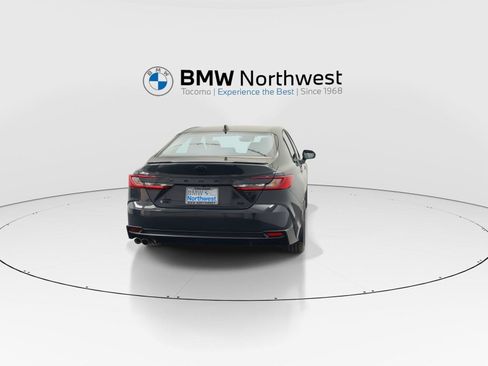 Used 2025 Toyota Camry SE AWD/4WD image 2