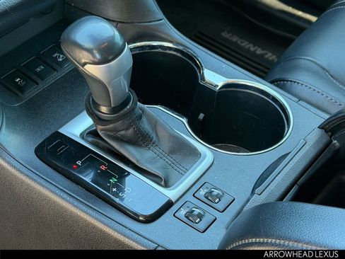 Used 2017 Toyota Highlander SE image 32