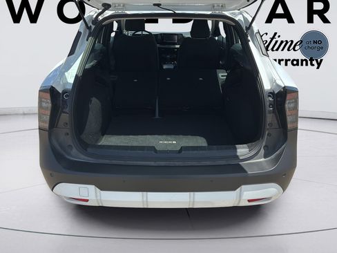 Used 2025 Nissan Kicks S FWD image 11