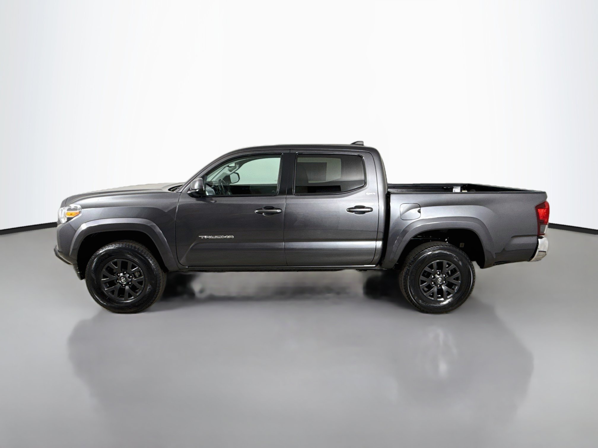 Certified 2022 Toyota Tacoma SR5 RWD image 4