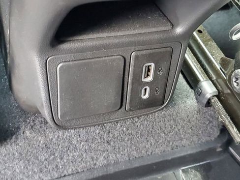 Certified 2024 Buick Encore GX Preferred w/ Comfort Package FWD image 11