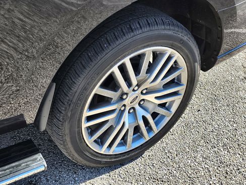 Certified 2022 Ford Expedition Platinum image 10