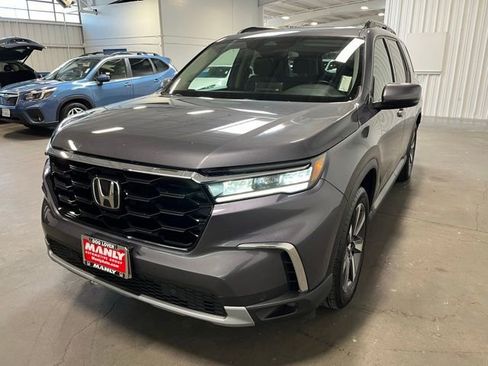 Used 2025 Honda Pilot Touring image 7