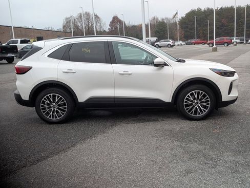 Certified 2024 Ford Escape PHEV w/ PHEV Premium Package image 3