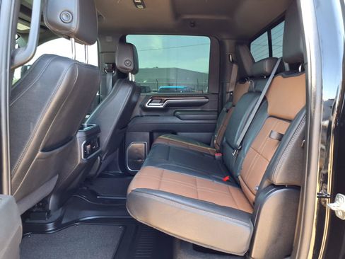 Used 2025 Chevrolet Silverado 2500 High Country w/ High Country Premium Package AWD/4WD image 21
