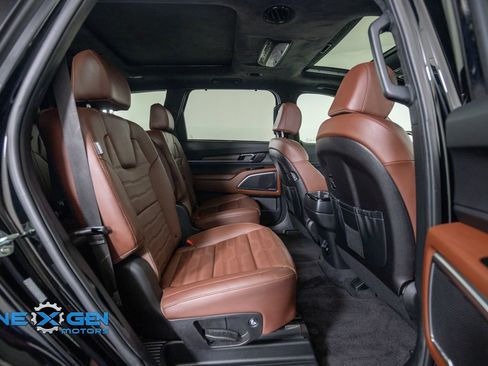 Used 2024 Kia Telluride SX Prestige w/ Towing Package AWD/4WD image 38