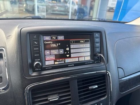 Used 2015 Dodge Grand Caravan SXT w/ UConnect Hands-Free Group FWD image 16