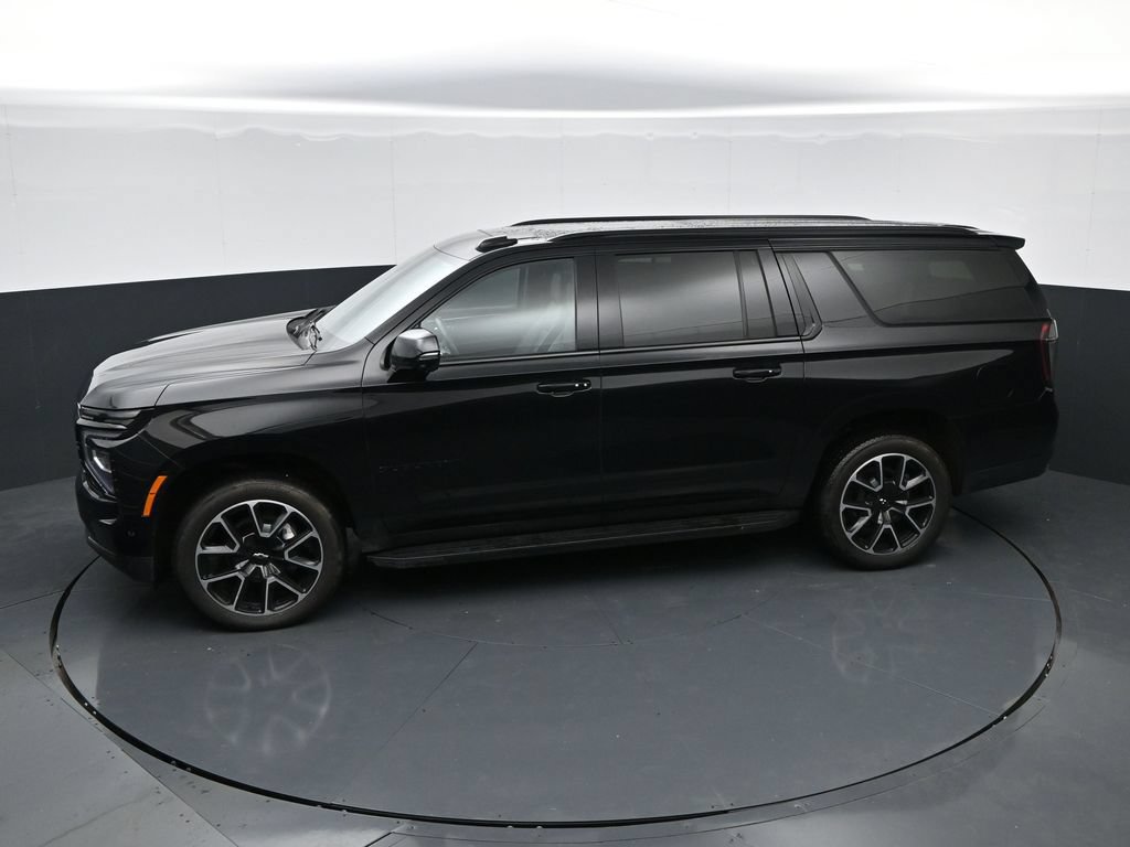 Used 2025 Chevrolet Suburban RST w/ Comfort Package AWD/4WD image 37