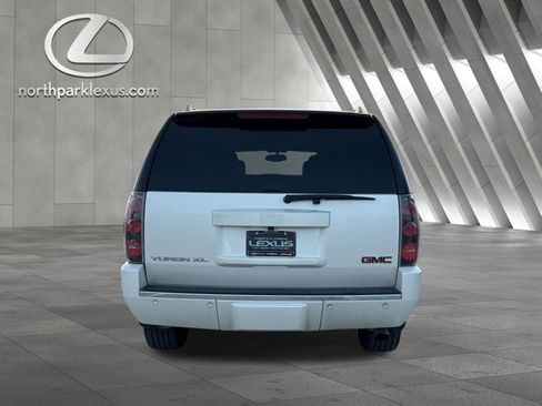 Used 2014 GMC Yukon XL Denali image 8