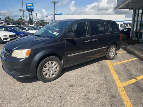 Used 2014 Dodge Grand Caravan American Value Package FWD image 1
