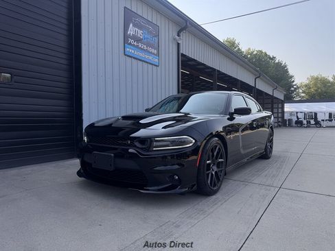 Used 2019 Dodge Charger Scat Pack w/ Plus Group RWD image 2