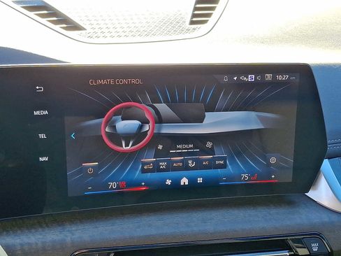 Used 2025 BMW X1 xDrive28i w/ Technology Package image 16