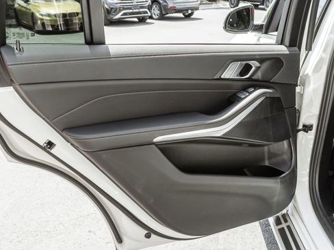 Used 2022 BMW X7 xDrive40i w/ Executive Package AWD/4WD image 34
