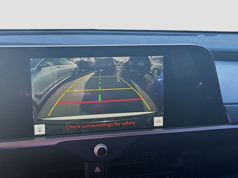 Used 2023 Toyota Crown XLE image 12