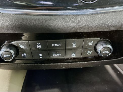 Used 2018 Buick Enclave Premium image 23