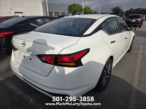 Used 2025 Nissan Altima 2.5 SV FWD image 9