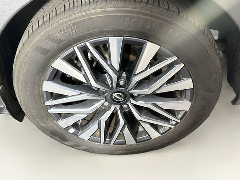 Used 2025 Nissan Altima 2.5 SV image 11