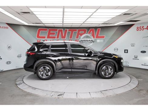 Used 2024 Nissan Rogue SV w/ SV Premium Package FWD image 5