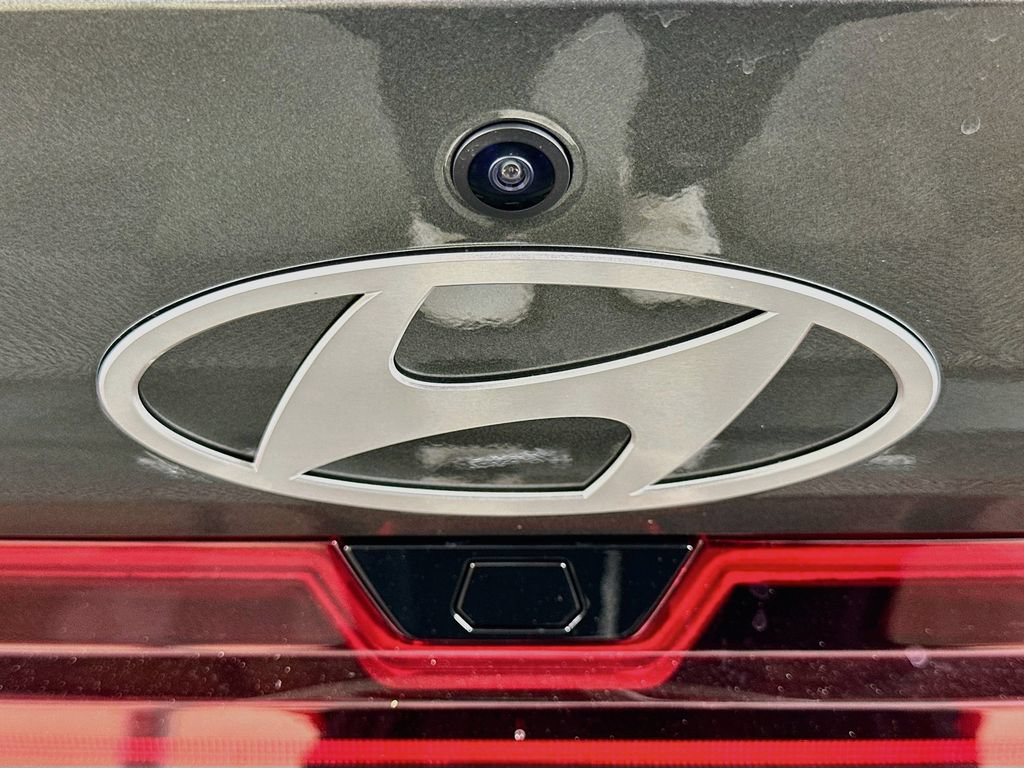 New 2026 Hyundai Elantra Limited FWD image 21