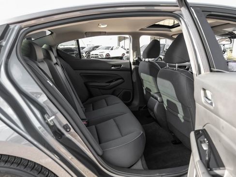 Used 2021 Nissan Altima 2.5 SV w/ SV Premium Package image 38