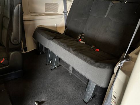 Used 2018 Dodge Grand Caravan SE w/ UConnect Hands-Free Group FWD image 22