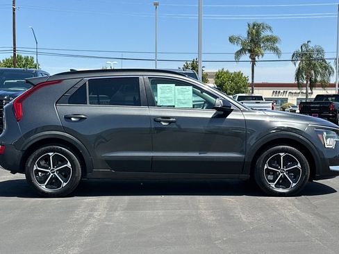 Used 2023 Kia Niro EX FWD image 3
