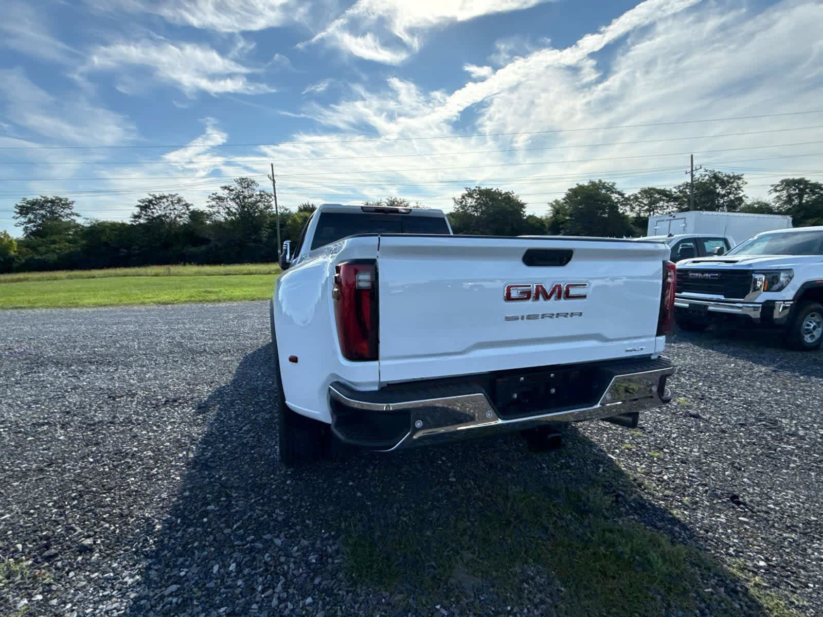 New 2026 GMC Sierra 3500 SLT w/ SLT Premium Package AWD/4WD image 12
